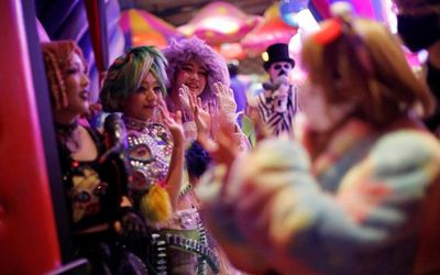 جشن و پایکوبی دختران ژاپنی همزمان با شیوع کرونا