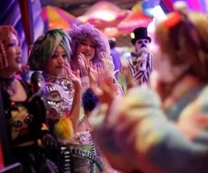 جشن و پایکوبی دختران ژاپنی همزمان با شیوع کرونا