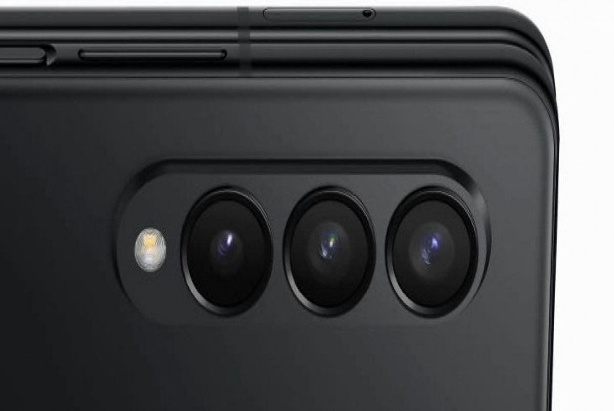 The Samsung Galaxy Z Fold4 might get a 3x telephoto camera