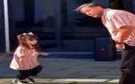 آواز شاد؛ دایی اومد با خواهرزاده اش برقصه باورش نمیشه دختربچه فرفره ازش جلو بزنه شوکه