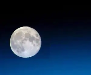 (عکس) ابر ماه آبی امشب طلوع کرد