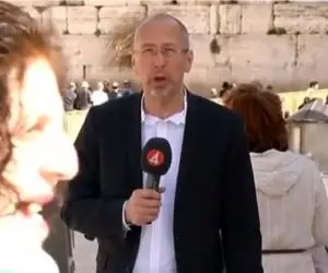 سکانس خندان؛ آقاهه خارجکی داره گزارش میگیره که حسن با گم شدنش گند میزنه توش