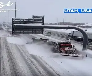 آهن آلات ابرقدرت؛ ماشین برف روب ساختن جوری جاده رو لیس زد که انگار هیچ وقت برف نیومده
