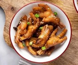 آموزش آشپزی؛ تهیه پای مرغ و عصاره گیری که هم غذا خوشمزه میکنه هم غضروف برات میسازه