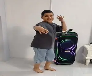 آواز شاد؛ پسر بلا یه رقص قشنگی طراحی کرده که مخصوص خودشه هر کی دیگه برقصه بهش نمیاد