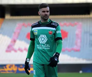 دروازه‌بان پرسپولیس از ایران رفت!