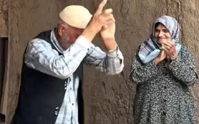 آواز برزنی؛ پیرمرد با دست زدن ننه بزرگ بلند شد و چه رقص پر ناز و قمیشی تو محل کرد