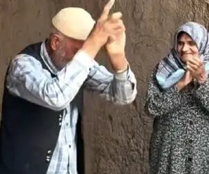 آواز برزنی؛ پیرمرد با دست زدن ننه بزرگ بلند شد و چه رقص پر ناز و قمیشی تو محل کرد