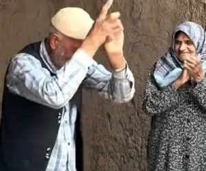 آواز برزنی؛ پیرمرد با دست زدن ننه بزرگ بلند شد و چه رقص پر ناز و قمیشی تو محل کرد
