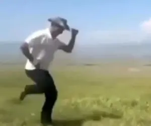 آواز شاد؛ کشاورز و گاوچرون به این شادی دیده بودین وسط صحرا پایکوبی کنن به این خوبی؟