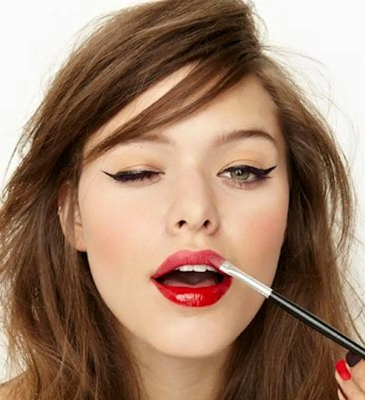 چه جوری رژ لب بزنیم؟