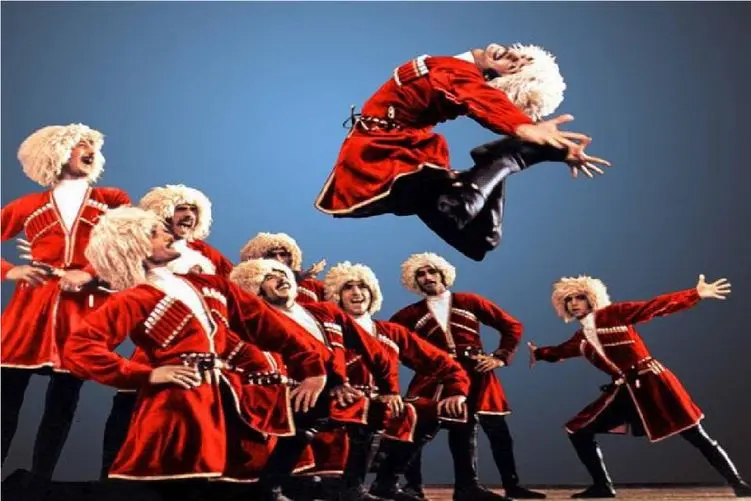 آواز شاد/رقص آذری صحنه رو به آتش کشید/تشویق مردم قطع نمیشه