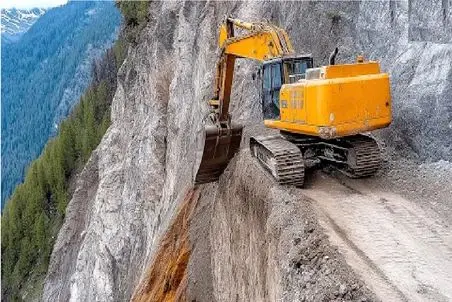 ابزارآلات غول پیکر؛ اپراتور بیل مکانیکی کارایی میکنه و جاهایی میره که به عقل جن نرسه