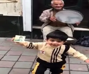 آواز شاد؛ این پول چیه که همه دوسش دارن نوازنده به بچه کوچولو شاباش داد یه رقصی کردا