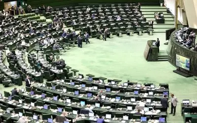 سلبریتی‌ای که در امور مجلس دخالت می‌کند کیست؟