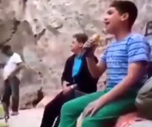 آواز احساسی؛ پسر نیم وجبی حنجره طلا با سوز و آه تو دل کوه آهنگ معروف شجریان رو خوند