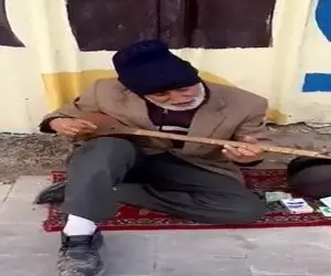 آواز شاد؛ پیرمرد عصای پیریش بچه هاش نبودن صداشه وسط پیاده رو مشتی خوند ملت دورش کردن