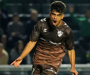 رونالدو بمب نقل و انتقالات پرسپولیس می شود؟