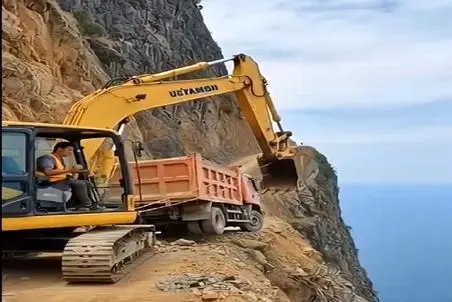 معماری طبیعت؛ برای شادی روح بیل مکانیکی دو دقیقه سکوت