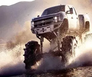 ماشین لوکس؛ بزرگترین جیپ هیولایی شاسی با چرخ هرکول آجدار از چرم مار و اهن ساخته شده