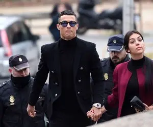 (عکس)  تیپ اسلامی جورجینا در هفته مد ریاض ۲۰۲۵