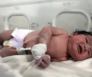 (ویدئو) سرنوشت نوزادی که زیر آوار به دنیا آمد 