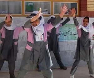 آواز شاد؛ دو تا دختر بچه شیرین با رقص شون تو مدرسه آتشی ب پا کردن