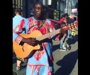 آواز خیابانی؛ ببینید این سیاه پوست چه خفن با لهجه خارجیش میخونه فقط چطوری گفتنش!