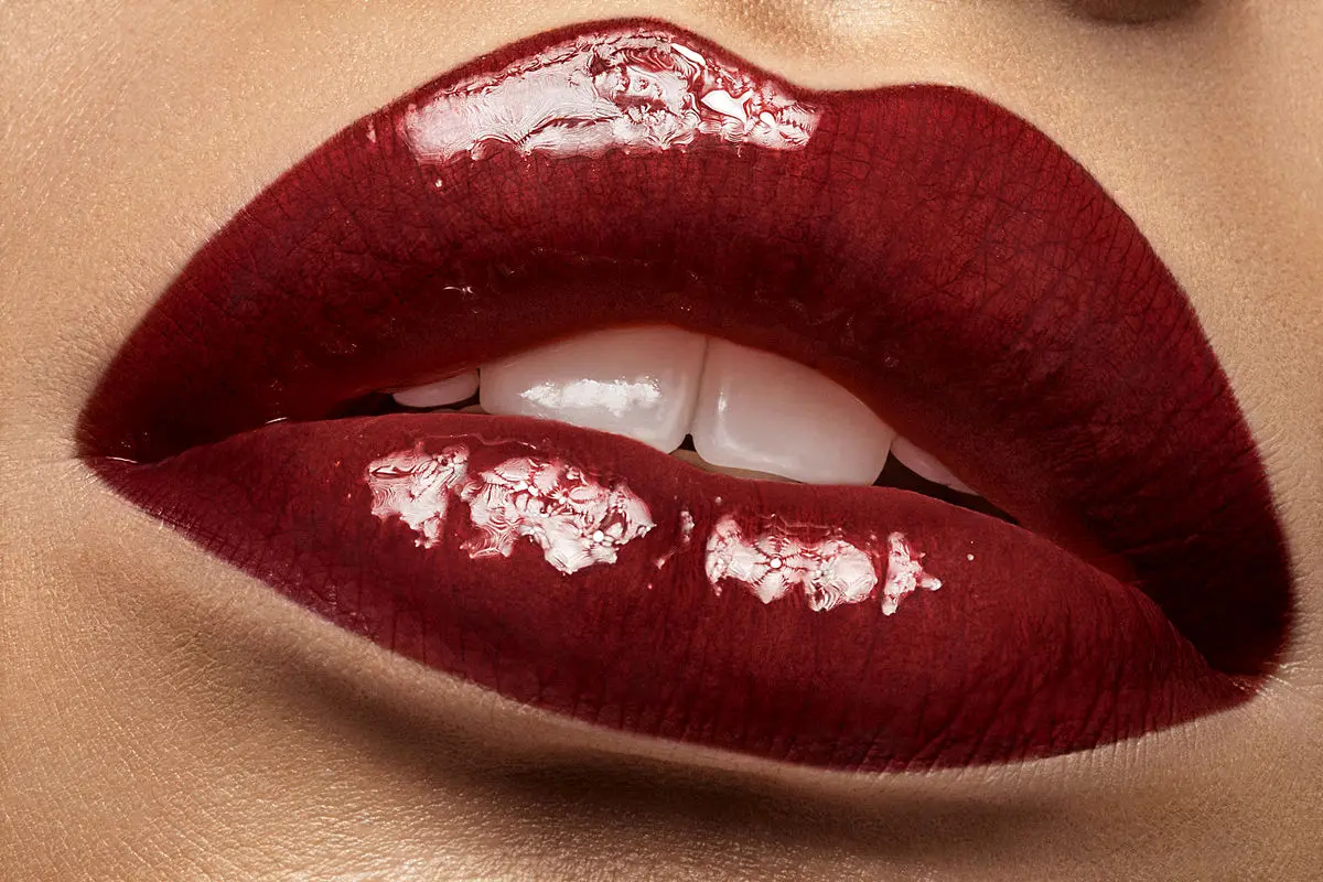 glossy-lipstick-model-cover