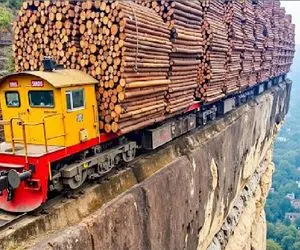 جا به جایی پرهیبت؛ راننده قطار الوار زد تا خرتناق تو هر پیچ با ازرائیل سلام علیک داره