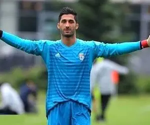 (عکس) واکنش رشید مظاهری به پرتاب بطری از سمت پرسپولیسی‌ها 