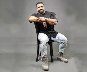 (ویدئو) شنیدن سخنان پدر هادی چوپان وقتی پاهایش را ماساژ می دهد