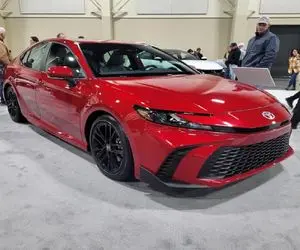 ماشین لوکس؛ بزرگترین تویوتای جهان با موتور توربو از تیتانیوم غنی شده و پر قو ساخته شد