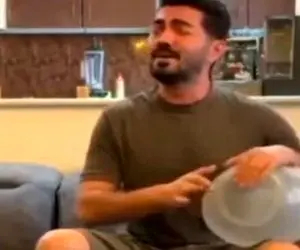 آواز شاد؛ پسره داره واسه باجناقش آهنگ میخونه اونم از ته دل جوگیرانه حرکت موزون میره