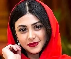 آواز هنرمندانه؛ پایکوبی ماهرانه آزاده صمدی به سبک هندی با لباس مخصوص