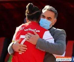 سرمربی تراکتور در آغوش محمود فکری + عکس