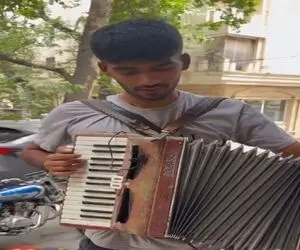 آواز احساسی؛ این پسر نوازنده لیاقتش خیابون نیست باید رو استیج های بزرگ دنیا بنوازه