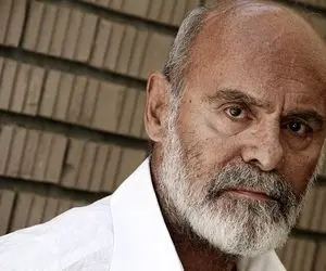 آواز شاد؛ حرکات رزمی قاطی با رقص جمشید هاشم پور که همه رو انگاری رعد و برق گرفت