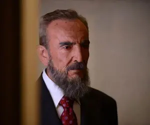 (ویدئو) گریم فوق‌العاده بیوک میرزایی در نقش فیدل کاسترو