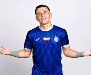 (عکس) استوری طعنه‌آمیز ستاره استقلال؛ له کردن بادکنک قرمز!