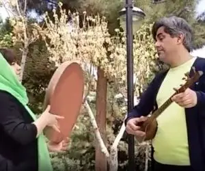 آواز خیابانی؛ زن و مرد خوش ذوق تو پارک میزنن و میخونن خانمه سوتی داد آقاعه جمعش کرد