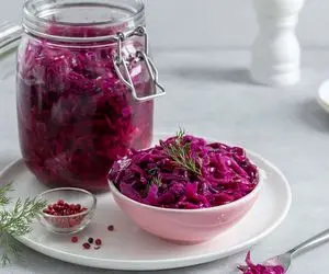 آموزش آشپزی؛ ترشی کلم قرمز فوری