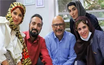 سکانس خندان/خانومی قلب ژوله رو شکونده ولی نمیخواد قبول کنه/میگه عاشق تیپ من شده