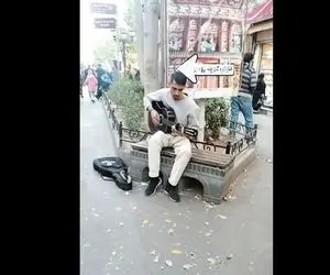 آواز احساسی؛ آواز خوندن ترکیه ای این پسر تو پیاده روهای تبریز با صدای بهشتی و نابش