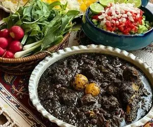 آشپزی حرفه ای؛ صفر تا صد پخت قورمه سبزی و همه نکات مهم واسه لعاب دار شدنش