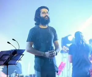 آواز ماندگار؛ مهدی دارابی تو کنسرتش با آهنگ گیلکی غمگین سالن رو به گریه انداخت