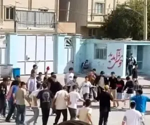 آواز محلی؛ تو مدرسه آهنگ کردی گذاشتن بچه ها حیاطو گذاشتن رو سرشون دهه نودیا حال میکنن