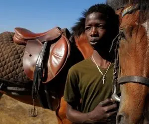 نوجوان سنگالی که با سوارکاری به شهرت رسید