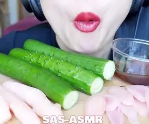 ممنوعیت خوردن خیار و هویج برای خانم ها در صدا و سیما!