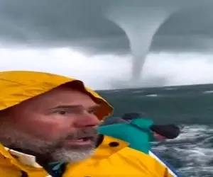 معماری طبیعت؛ گردباد تو دریا مسافرای قایق رو هم سفره ی عزرائیل میکنه